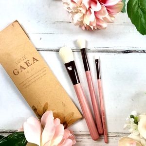 GAEA Makeup Brushes. Set of Three.